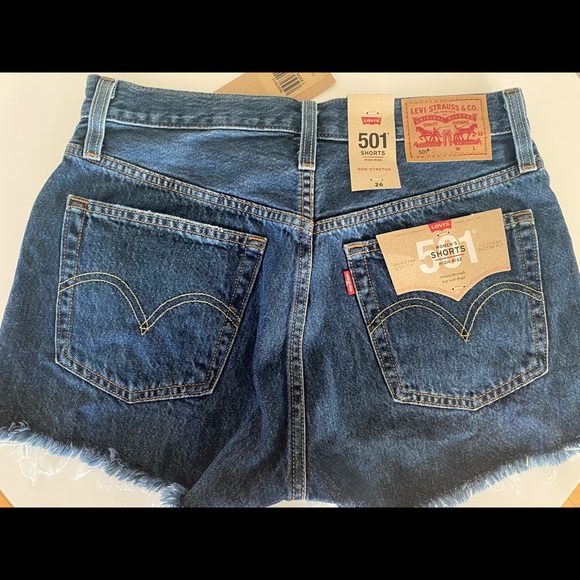 Levi 501 high waist shorts with raw hem - Picture 5 of 5